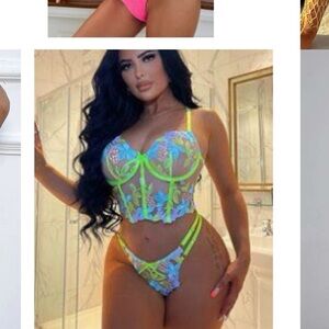 Medium two-piece lingerie